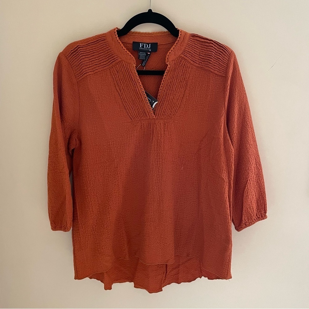 FDJ Textured Pintuck Blouse, V Neck, Elastic Cuffs, High Low Hem, Size 6,